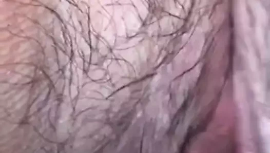 Kız arkadaşımın kıllı kedisi düzenli olarak zevk alıyorum