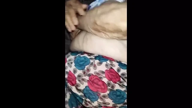 Бабушка писает