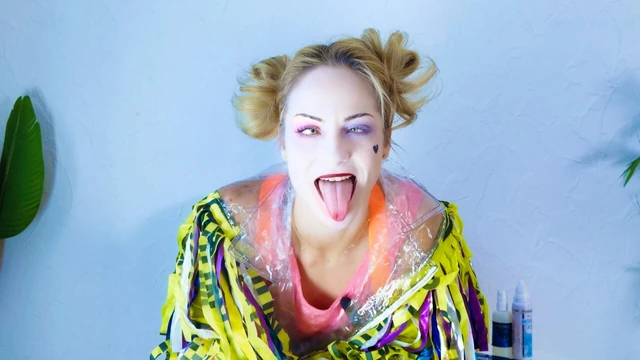 Sfw Harley Quinn direk dansı yapıyor