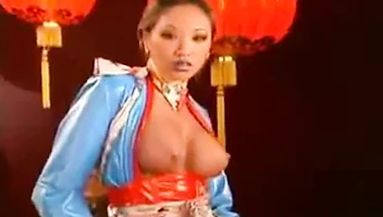 Asyalı genç kız sikişiyor