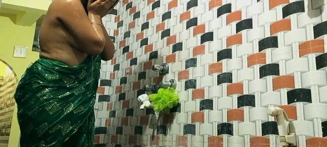 Hintli baldız banyoda nasıl sikiliyor, kayınbiraderi