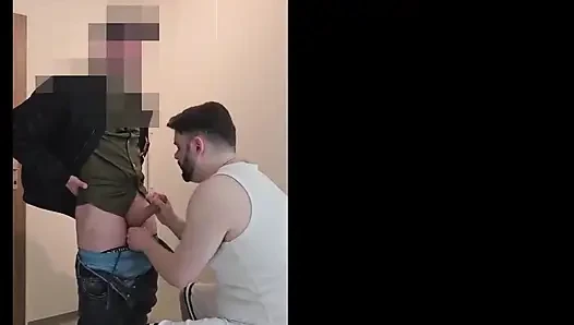 Büyük Yaraklı Heteroseksüel Doğu Avrupalı Adam Karşılıklı Sakso Çektikten Sonra Üstüme Boşalıyor