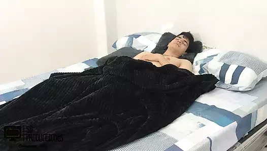 Üvey erkek kardeşim yalan söylerken ona kelepçe takıyorum - İspanyolca porno