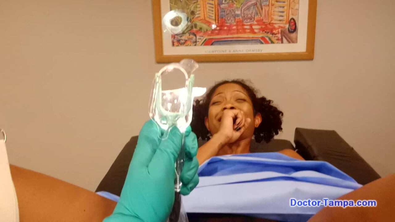 $clov lotus lain'in jinekolog muayenesi sırasında doktor tampa oldu