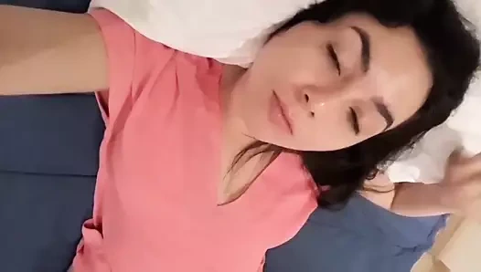 Uyanıyor ve amı zaten ıslak!