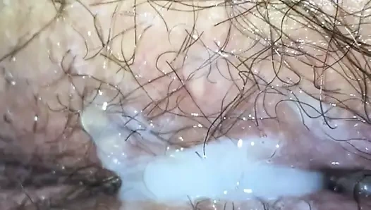 Evli kadın götünü domaltarak içine boşalıyor