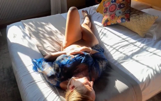 Selena'nın güneş ışığında seksi oyunlarının bir parçası