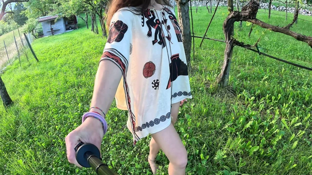 I undress and walk naked in nature! - Amateur