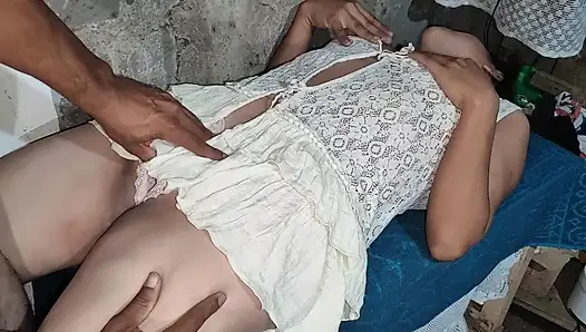 Üvey kız kardeşinin bakire amının içine inliyor ve Tamil India'nın xvideosunda ayrılıyor.