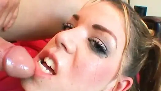 Tatlı küçük götünde buna ihtiyacı var