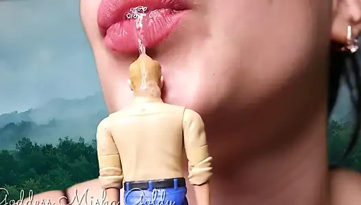 Güçlü ve seksi dev kadın aç ve bugün küçük insan benim kölem! Çok lezzetli kokuyor! Rol almak istedi mi