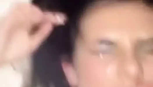 Esmer boşalmak için sorar ve bir yüz alır