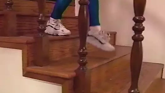 Kızıl hatun tenis maçından sonra anal sikiliyor