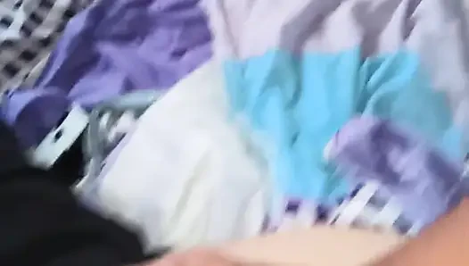 Orta yaşlı seksi kadın dörtte sikiliyor