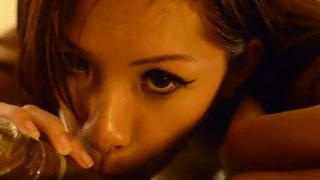 Singapurlu model jas ong bj fotoğraf çekimi sırasında