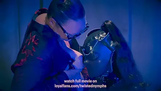 Twisted nymphs - nisan tam lateks dolly