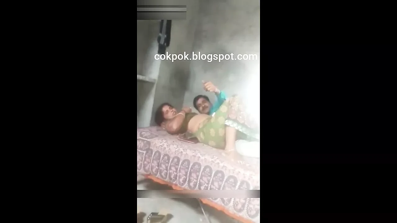 Bhabhi And Customer Masti