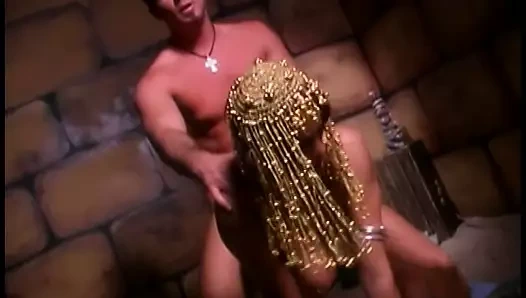 Kıvrımlı delisi ile deldi klitoris gets kaba doggystyle kahrolası