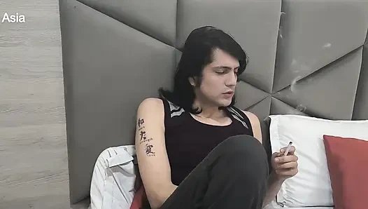 Kız Arkadaş Erkek Arkadaşını Arkadaşıyla Yakalıyor. Sonra Üçlü Seks Yapmayı Kabul Ediyor