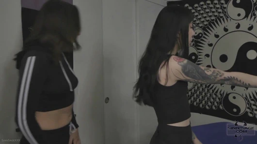 Sinn Sage amcığını Charlotte Sartre'a pompalatıyor!