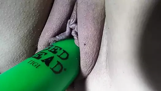 Nicki,s pussy yakın kedi şampuan şişesi