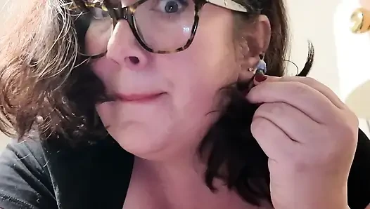 Giantess minik komşusunu karşılıyor