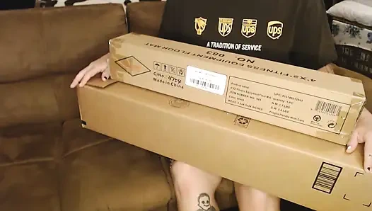 Azgın ev hanımı ups kız amcığını baştan çıkarıyor