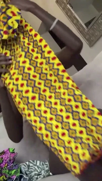 Koyu tenli zenci bebek iş görüşmesinde yakalandı - Afrikalı oyuncu seçmeleri | Klip 1