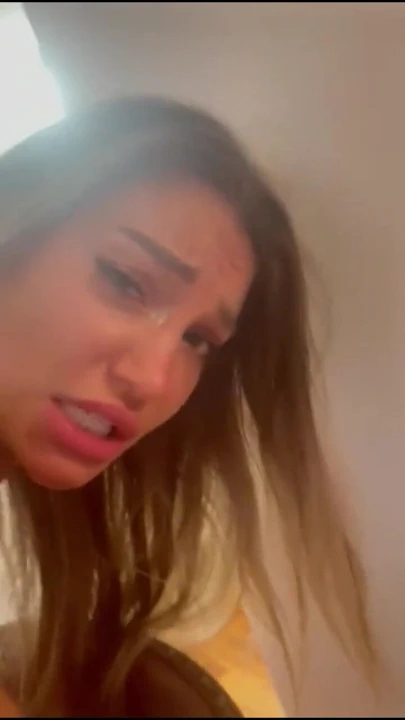 Monika Fox sevgilisiyle evde hızlı anal seks | Klip 1