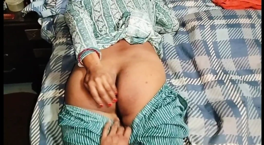 Poonam8868 desi anal ateşli Hintli köyün en iyi ateşli çifti Hintli yüze oturuyor