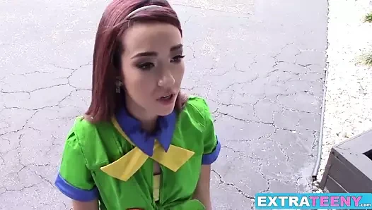 Genç tatlı kiley alakarga alma bir sert kutup içinde ona kedi