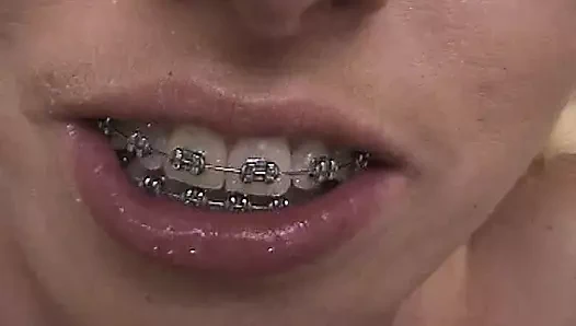 sevimli sarışın teen alır şaplak süre emme horoz