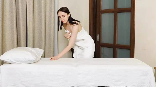 Ateşli masözlü mükemmel vücutlu bakire genç kız