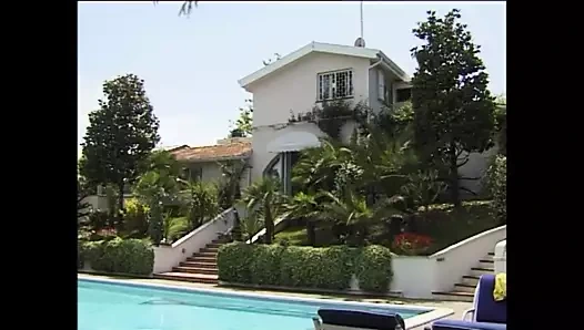 Ateşli kaltak anal seksi seviyor!