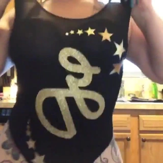 Thunda mutfak masasında kıçını alkışlar. kızıl kemik kraliçesi