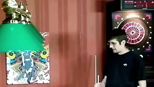 Büyük memeli Fransız sarışın genç erkek avcısı sert sikiliyor