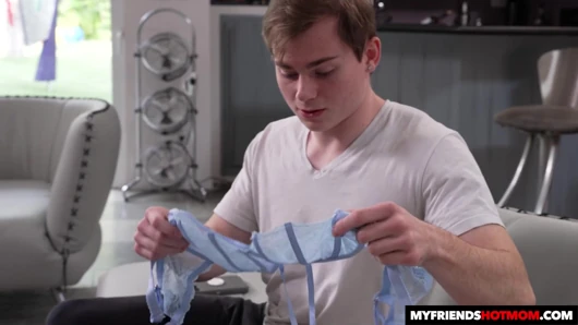 Seksi orta yaşlı seksi kadın Ryan Keely bakire bir yarağı içine alıyor