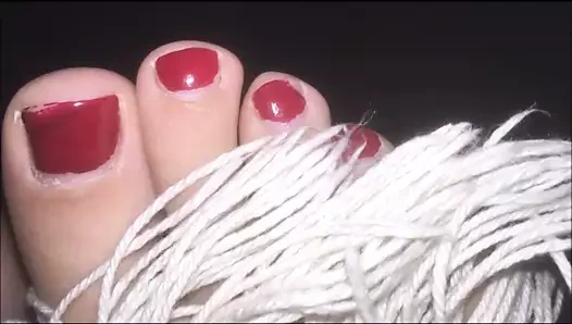 Karımın seksi çıplak ayaklarının derlenmesi