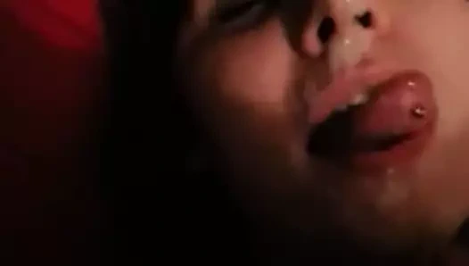 Pov yüz cumshot için bir kirli milf