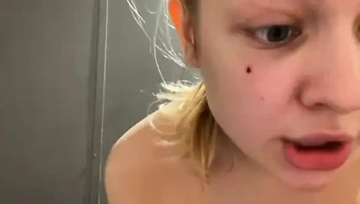 Public Squirting in the gym with jucielussie