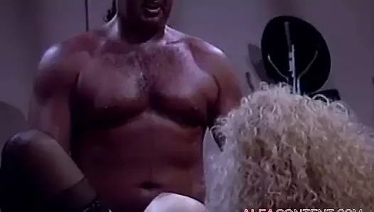 Geceleri karakolda sıkıcı olabilir