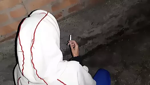 Üvey kız kardeşimi sigara içerken yakaladım ve kimseye söylememem için, amımı yaladı - lezbiyen illüzyon