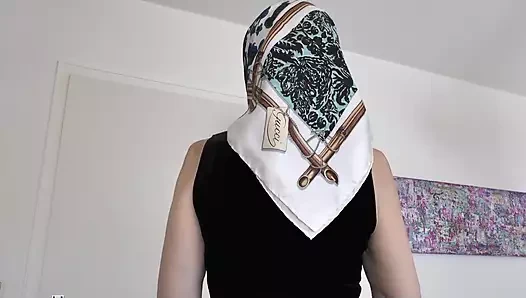 Tasarımcı ipek başörtüsü moda gösterisi klibi