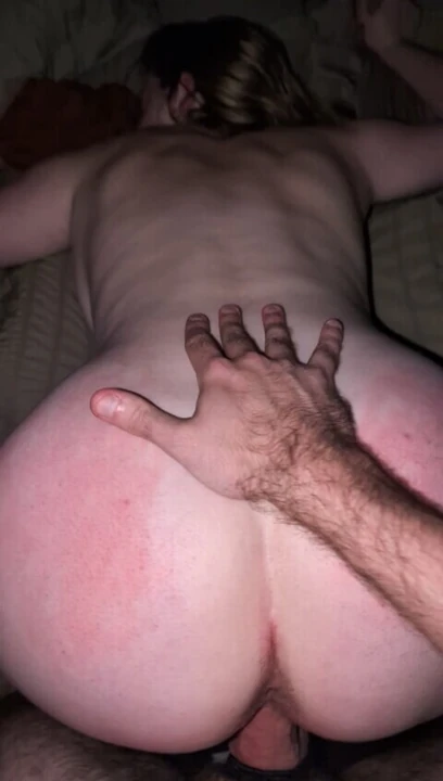 Seksi üvey kız kardeşini kıçına izler bırakarak cezalandır