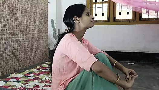 KÖYDE YENI EVLI KADıN EVDE BOŞ ZAMANLARıNDA SEKS YAPıYOR