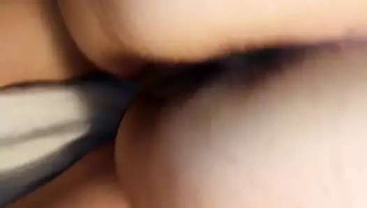 Mutlu iri güzel kadın