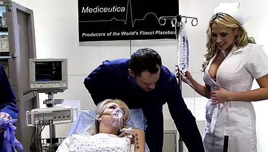 Dylan Ryder, Alanah Rae ve Natasha Marley vahşi bir grup seks sırasında boşalıyor