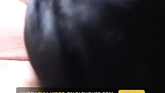 Büyük götlü zenci kızlar beyaz yarak emmeyi seviyor