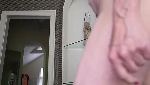 Femboi bekaret kemerini takmış