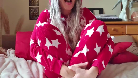 German Teen Anal play in the morning in her pajams (Deep Anal)